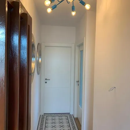 Anna Apartment Split